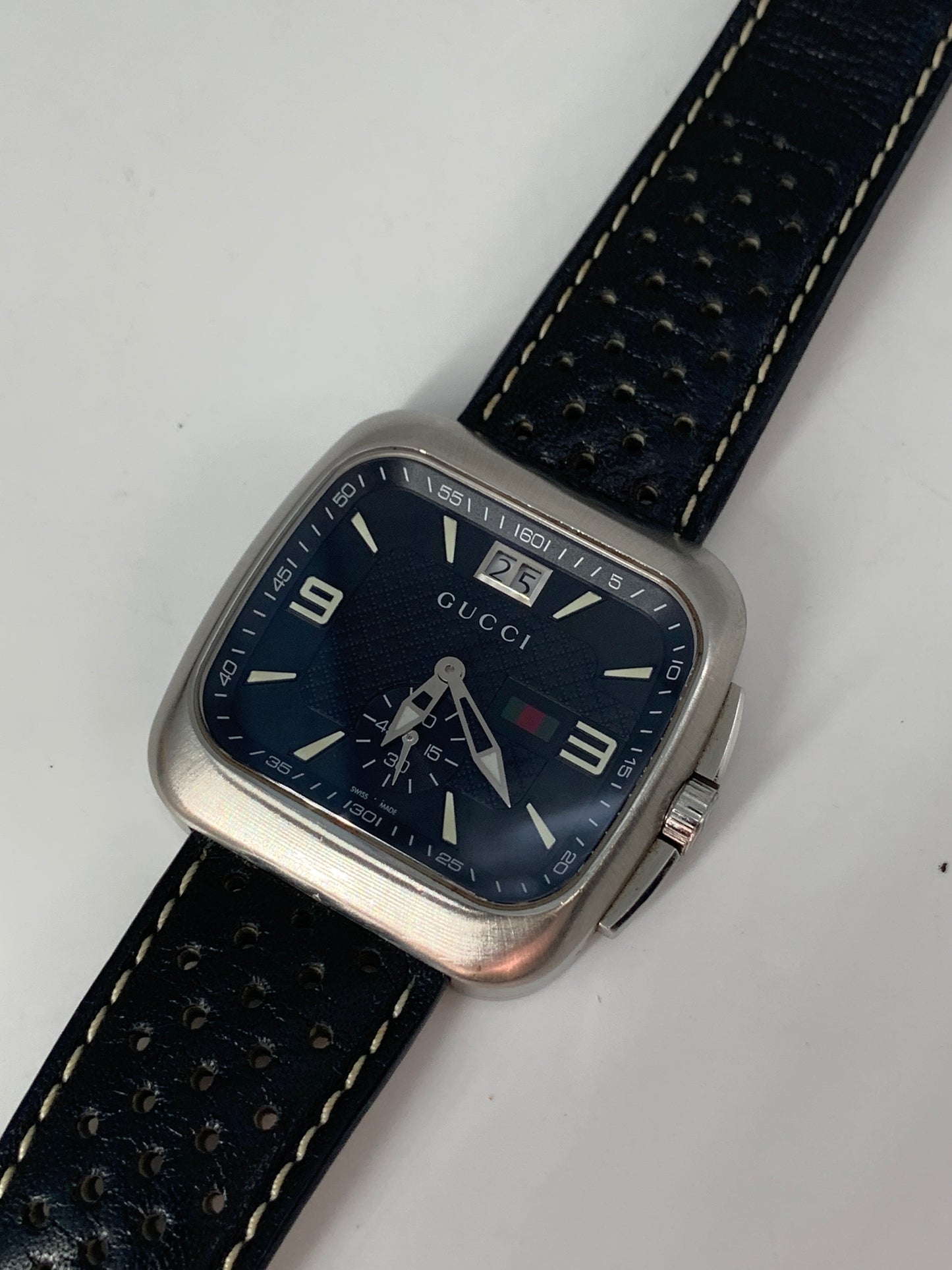 Gucci 101 Series Mens Watch Silver Square 34mm Black Dial Leather Strap