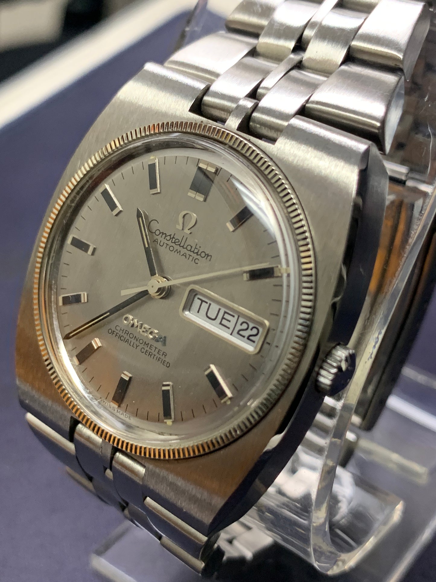 Vintage Omega Constellation Auto Chrono Day-Date 35mm Gray Silver Watch